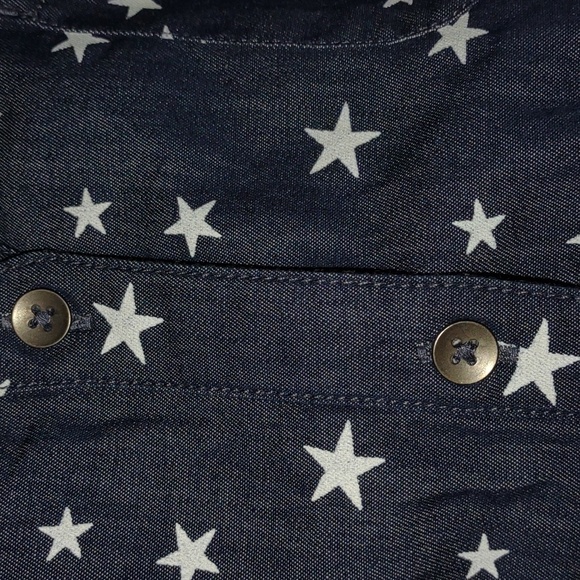 NWT KIM ROGERS Woven Cotton Dark Wash Button-Up Patriotic Sleeveless Blouse Top - Picture 3 of 5